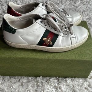 Gucci White Leather Sneakers with Red and Green Accents